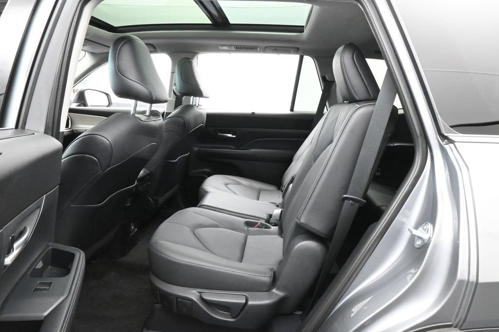 Used 2025 Toyota Grand Highlander AWD image 32