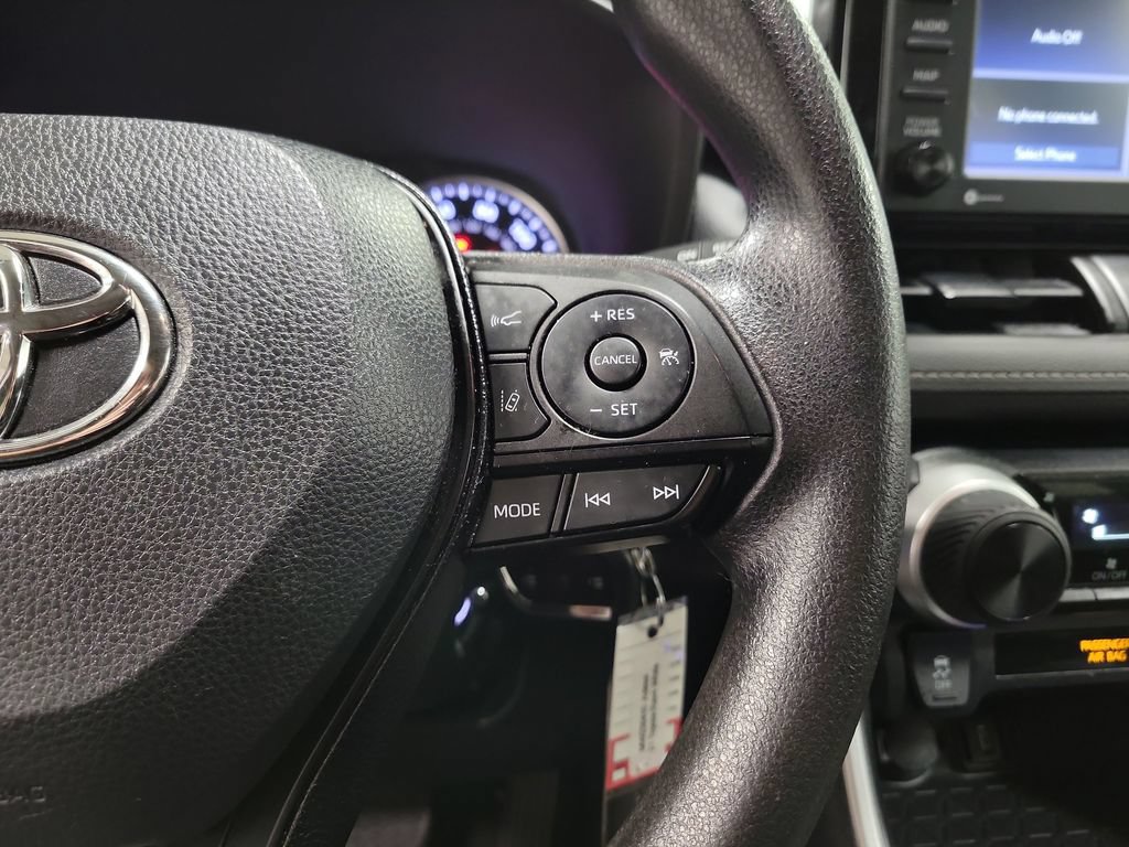 Used 2021 Toyota RAV4 LE AWD/4WD image 24