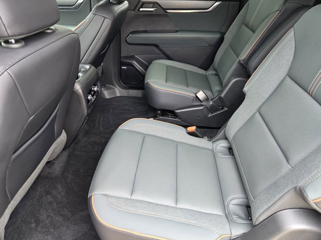 Used 2024 GMC Acadia AT4 w/ Luxury Package image 28
