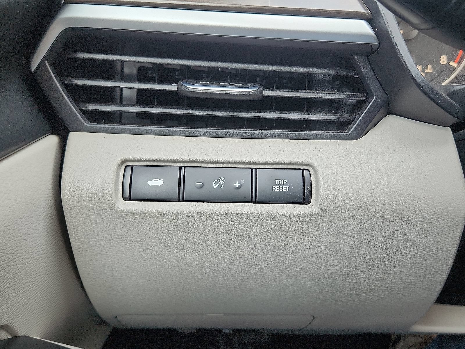 Used 2025 Nissan Altima 2.5 SV FWD image 14