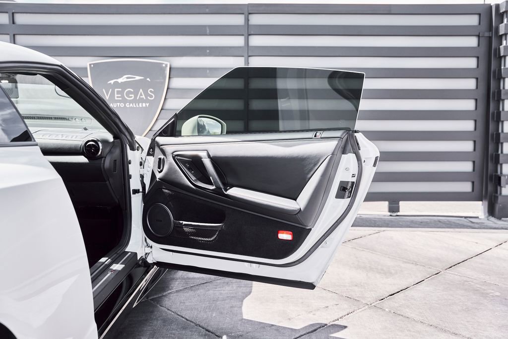 Used 2021 Nissan GT-R Premium image 29