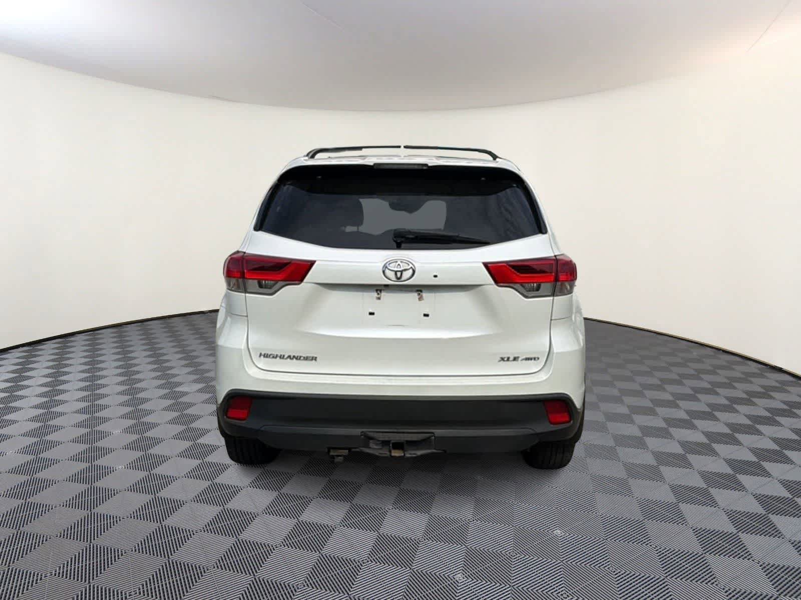 Used 2018 Toyota Highlander XLE AWD/4WD image 7