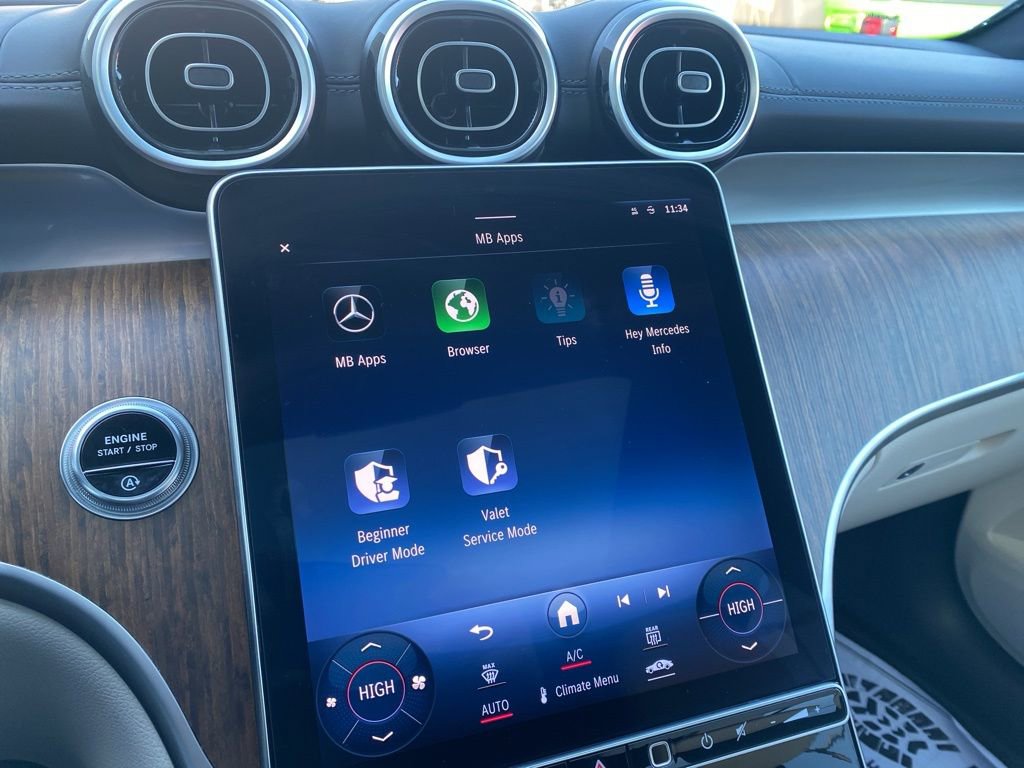 Used 2024 Mercedes-Benz GLC 300 4MATIC image 33