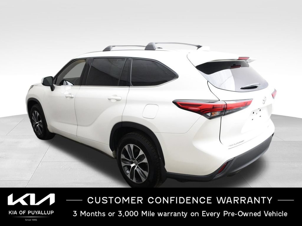 Used 2020 Toyota Highlander XLE AWD/4WD image 7