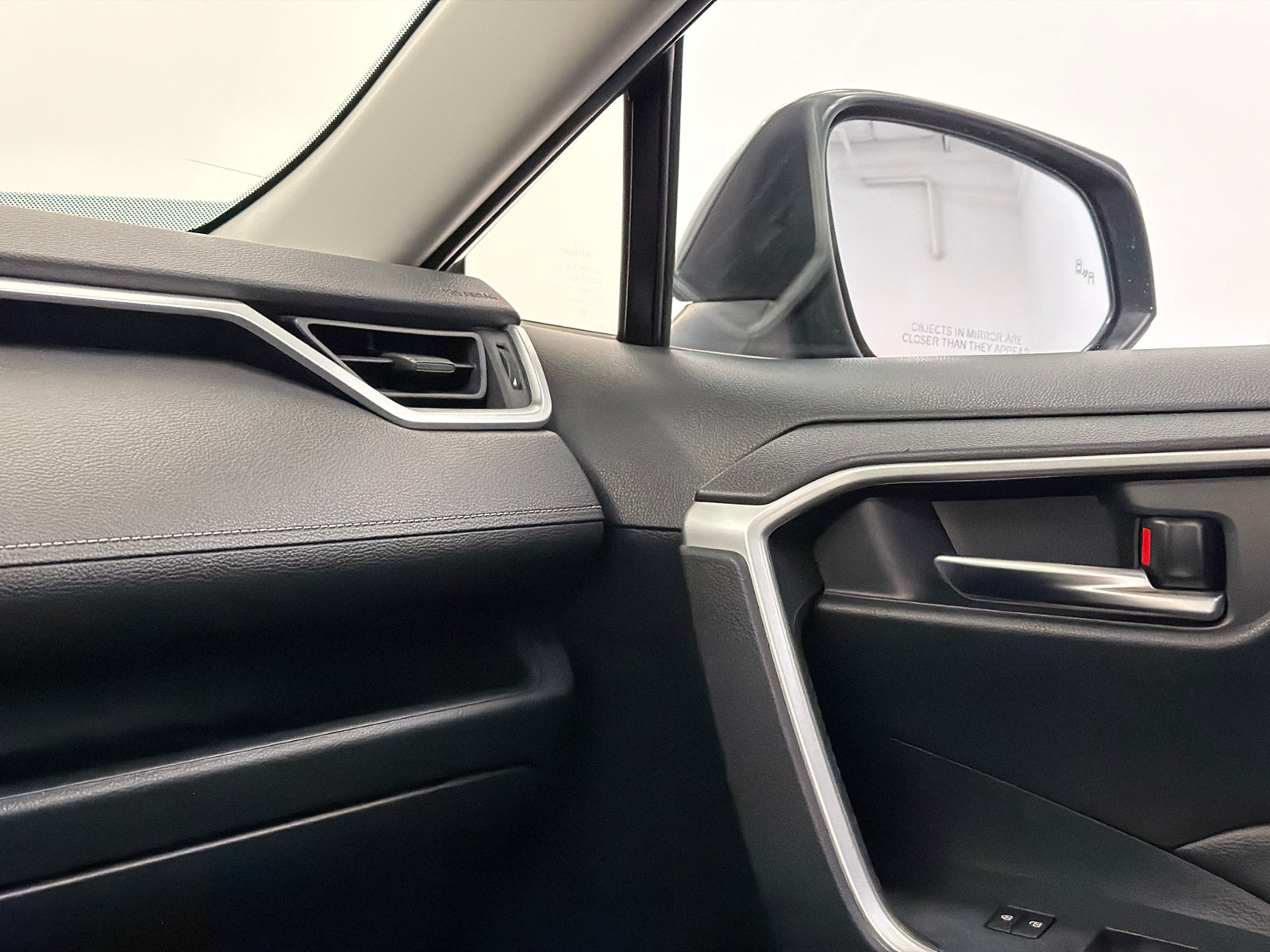 Used 2019 Toyota RAV4 XLE w/ All Weather Liner Package AWD/4WD image 31