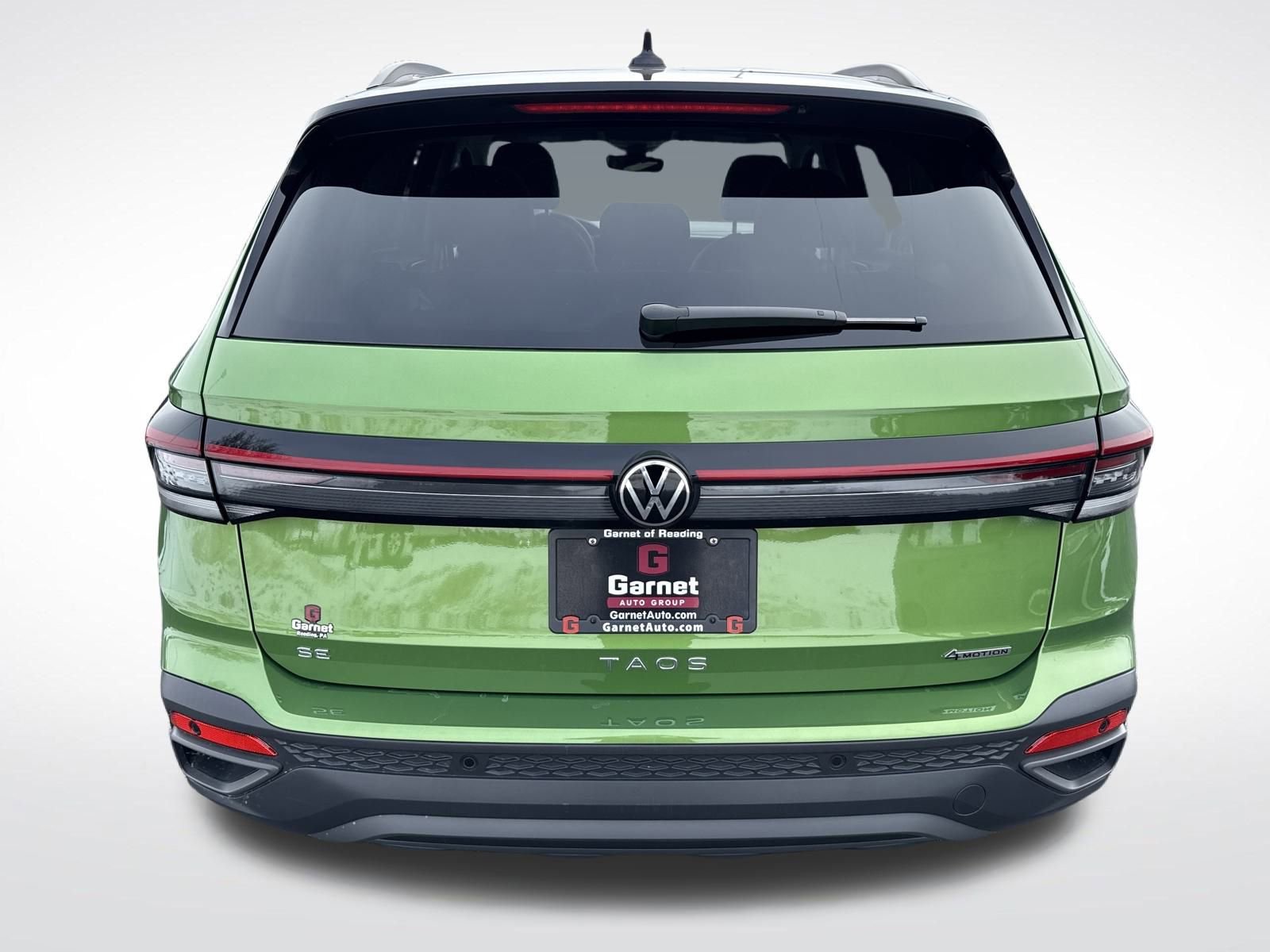 Certified 2025 Volkswagen Taos SE image 4