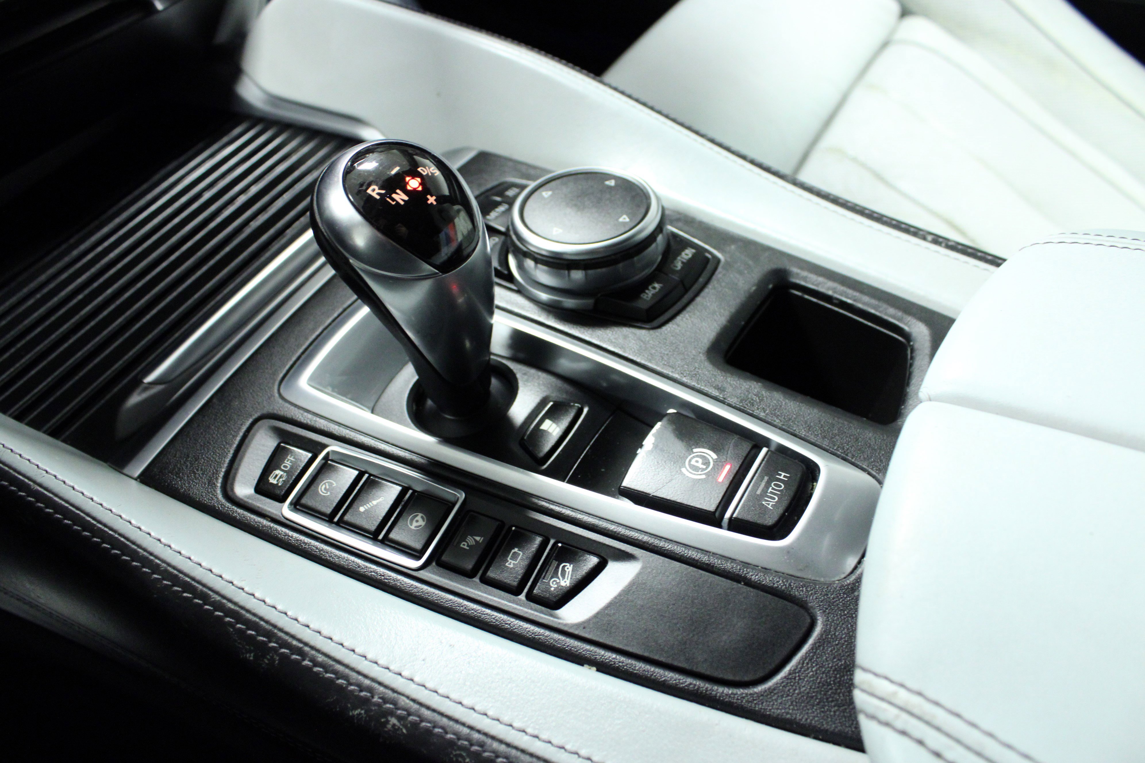 Used 2015 BMW X6 M image 22