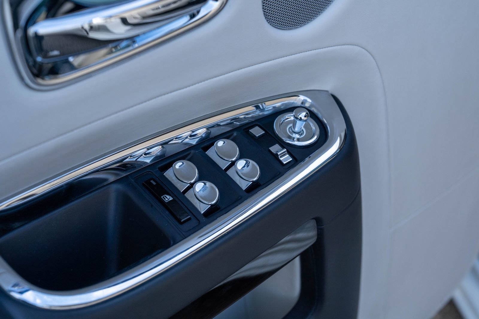 Used 2018 Rolls-Royce Ghost image 15