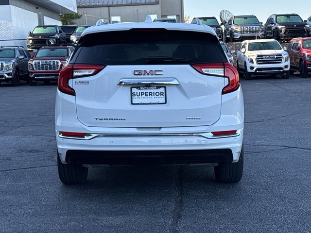 Used 2024 GMC Terrain Denali w/ Denali Premium Package AWD/4WD image 4