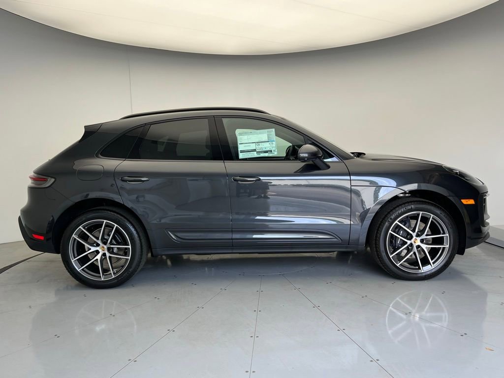 Used 2025 Porsche Macan image 23