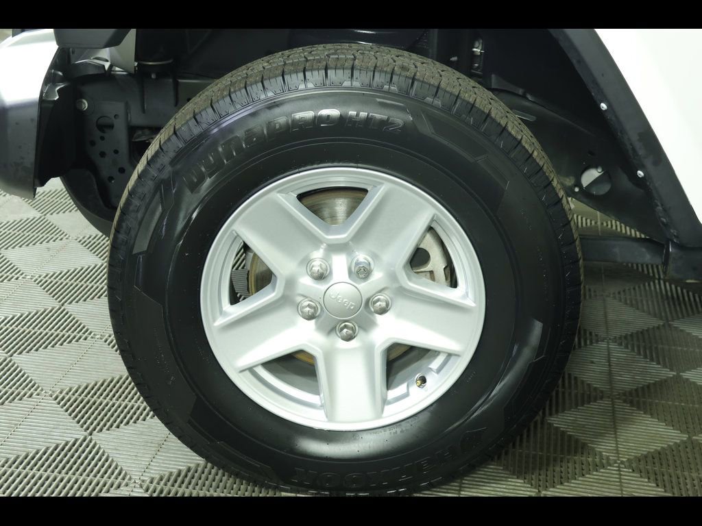 Used 2022 Jeep Gladiator Sport AWD/4WD image 17