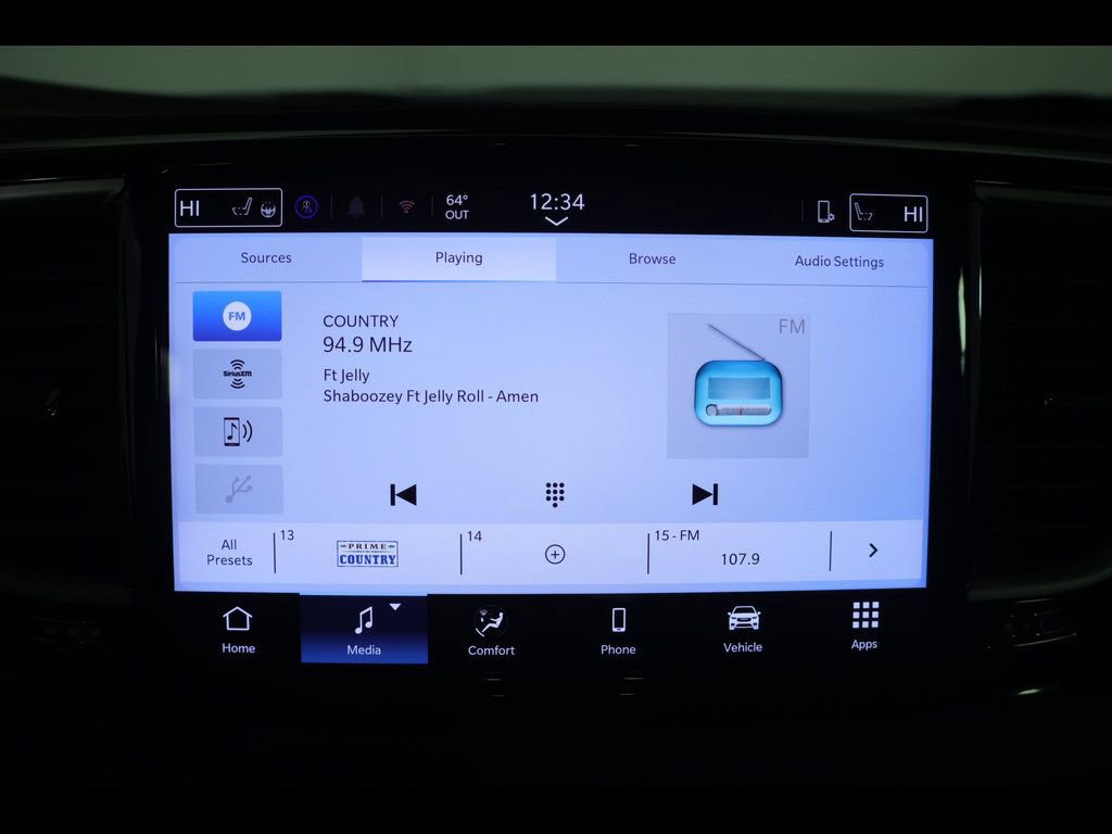 Used 2025 Chrysler Pacifica Select image 19