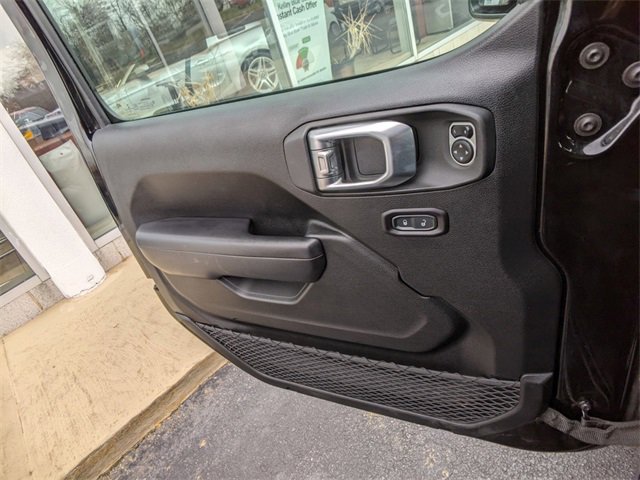 Used 2020 Jeep Gladiator Rubicon w/ Cold Weather Group image 18