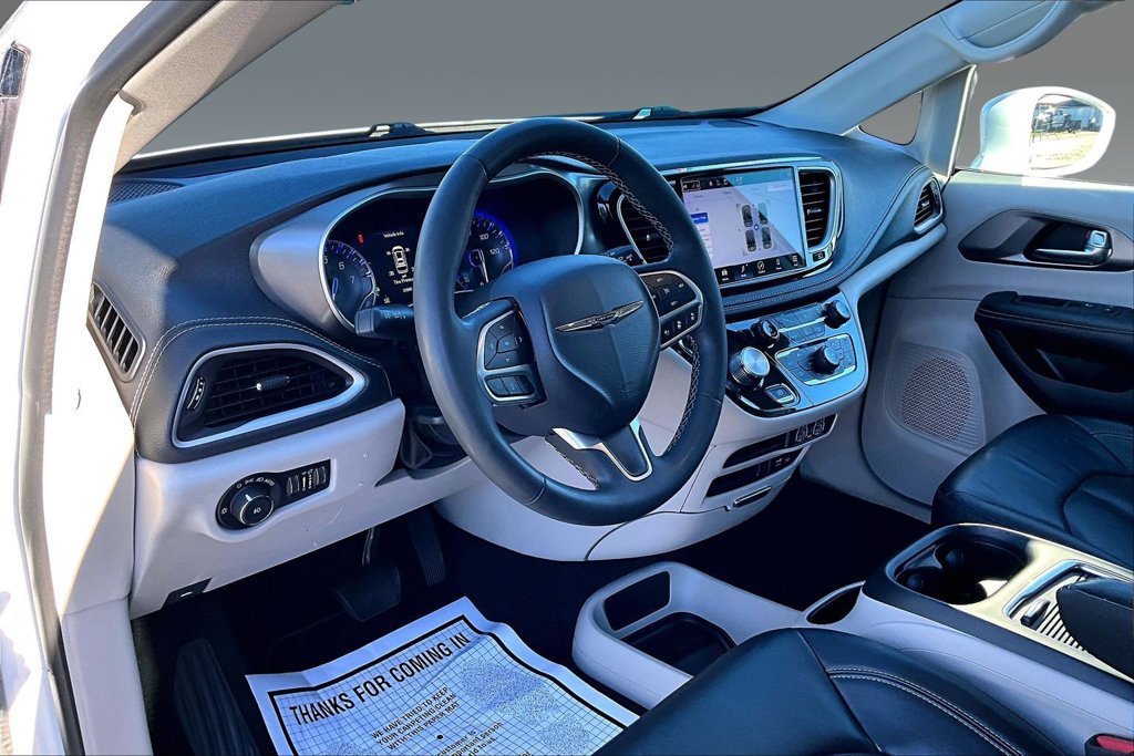 Used 2022 Chrysler Pacifica Touring-L FWD image 7