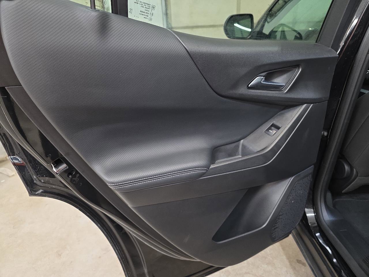 Used 2025 Chevrolet Equinox LT image 38