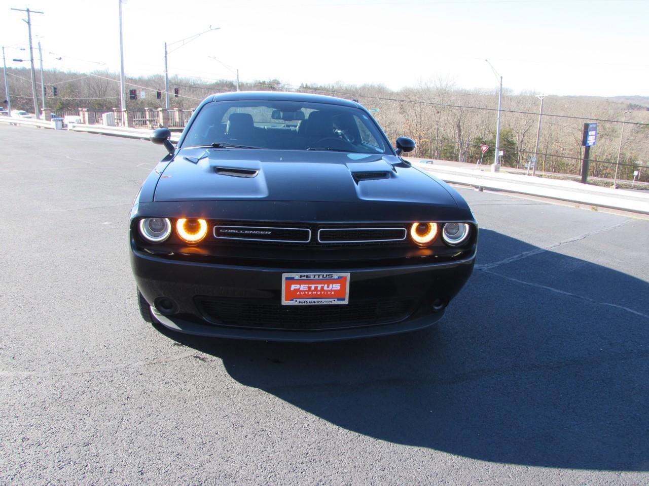 Used 2019 Dodge Challenger SXT image 2