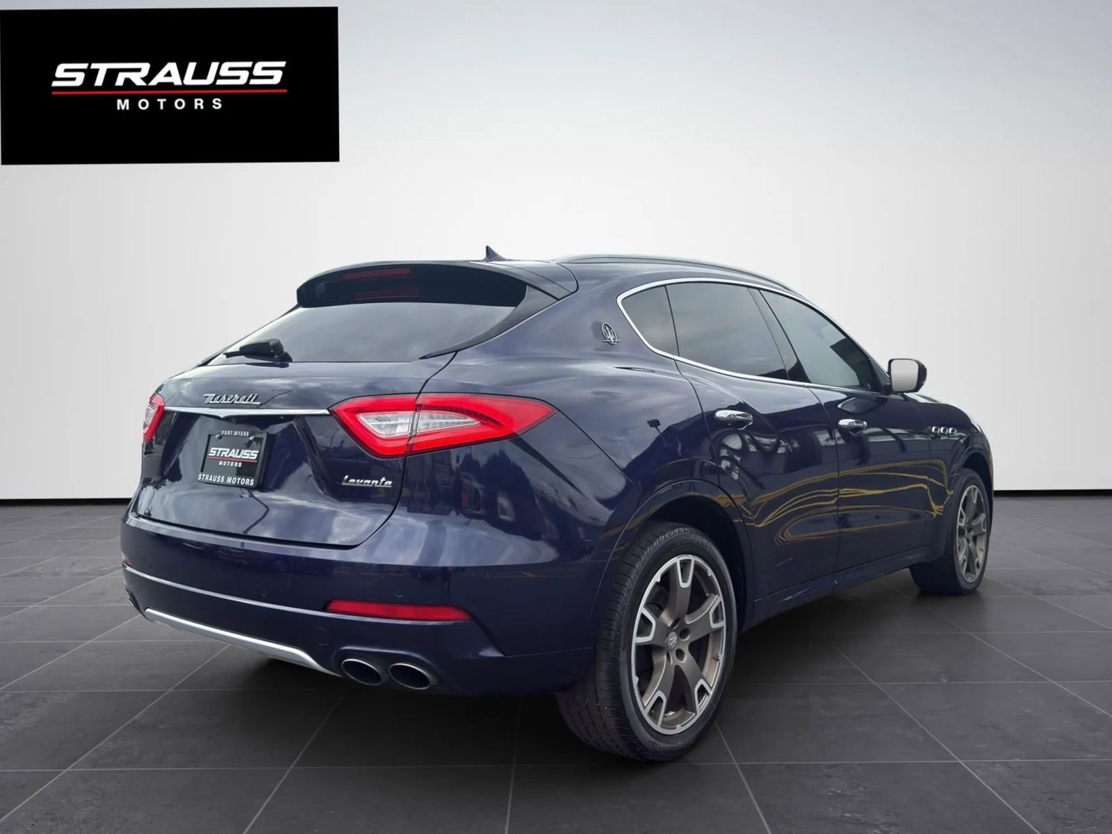Used 2017 Maserati Levante w/ Luxury Package AWD/4WD image 10