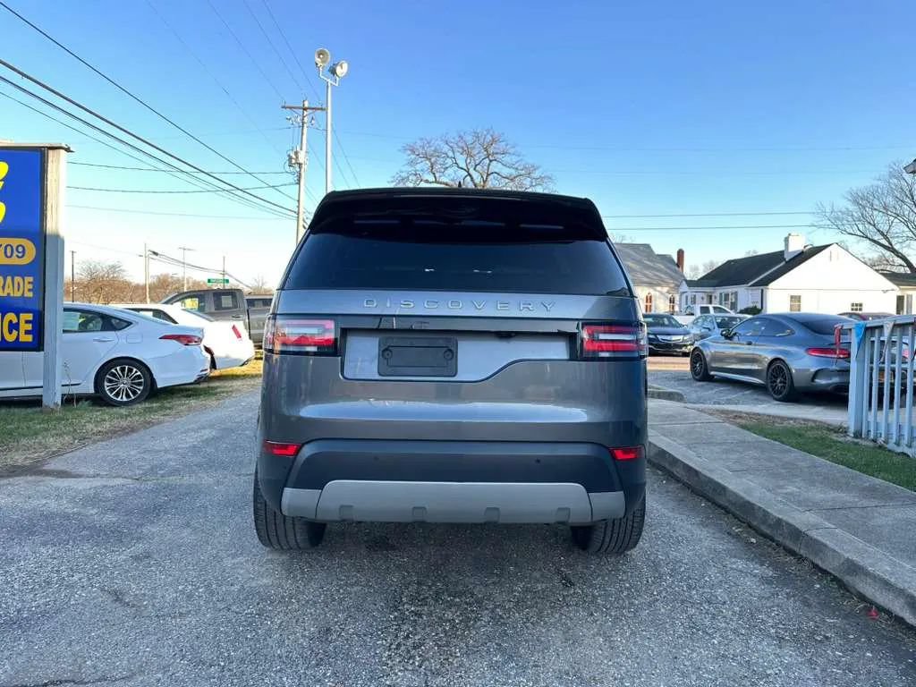 Used 2017 Land Rover Discovery HSE AWD/4WD image 9