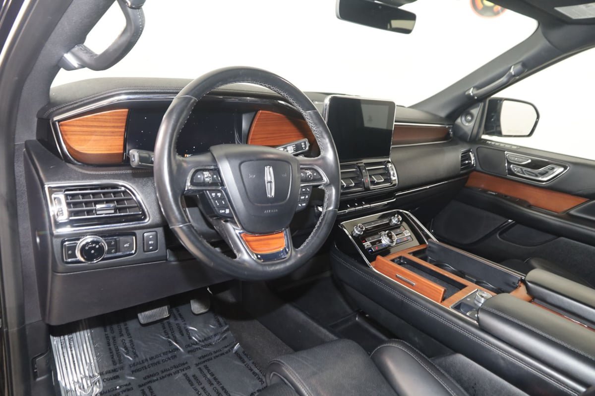 Used 2020 Lincoln Navigator Reserve AWD/4WD image 25