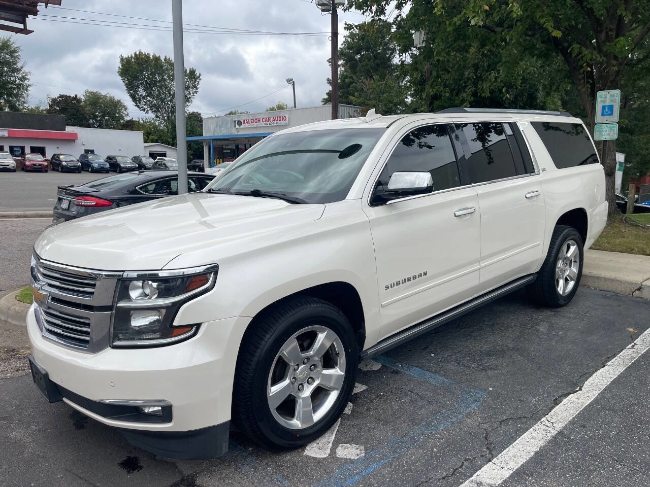Used 2015 Chevrolet Suburban LTZ image 1