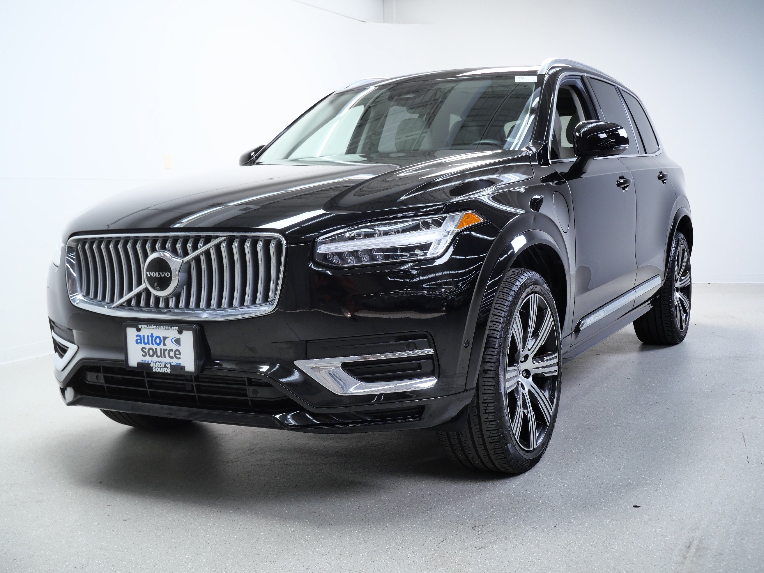 Used 2024 Volvo XC90 T8 Plus w/ Protection Package Premier AWD/4WD image 12