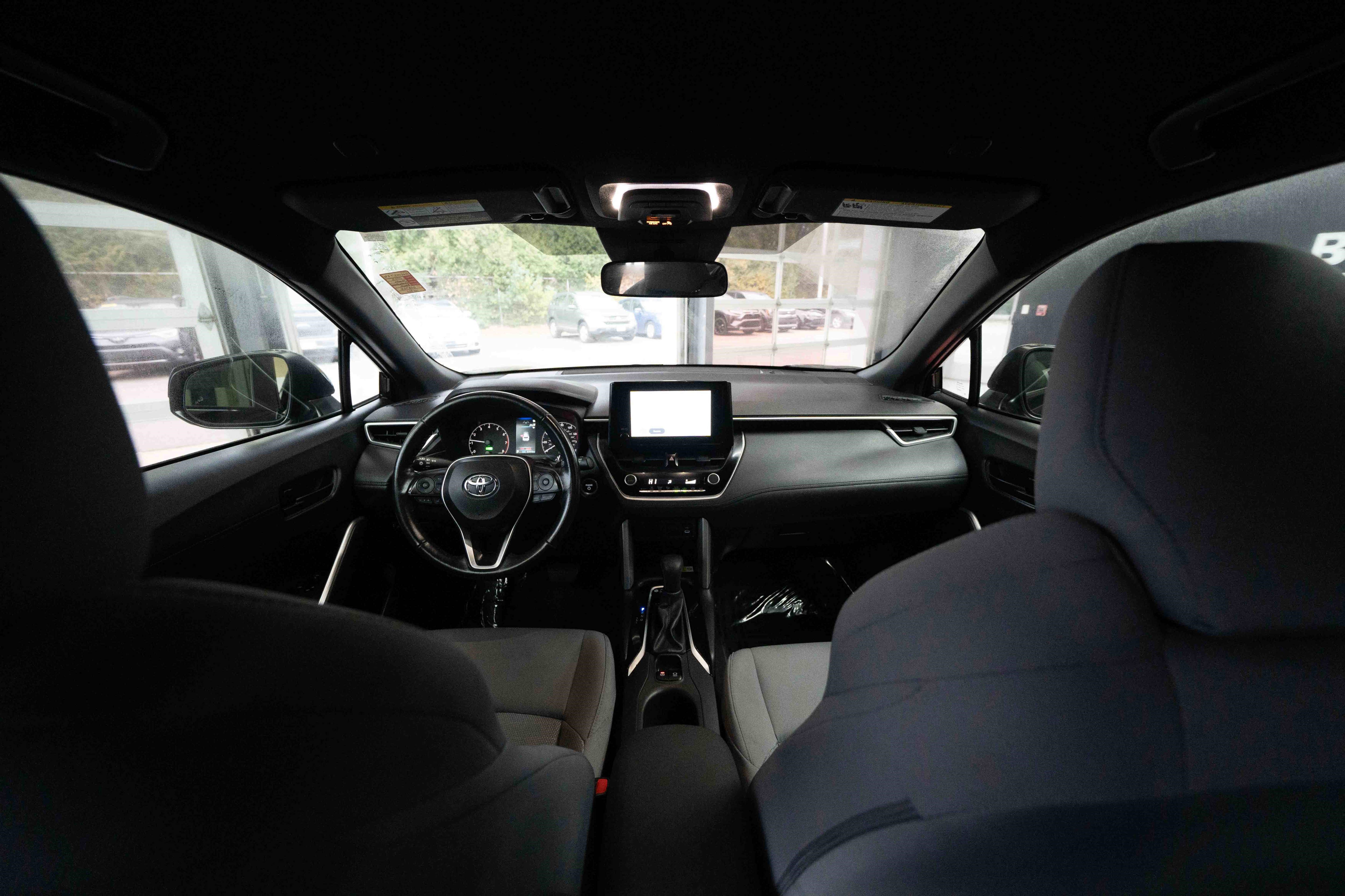 Used 2023 Toyota Corolla Cross SE image 19