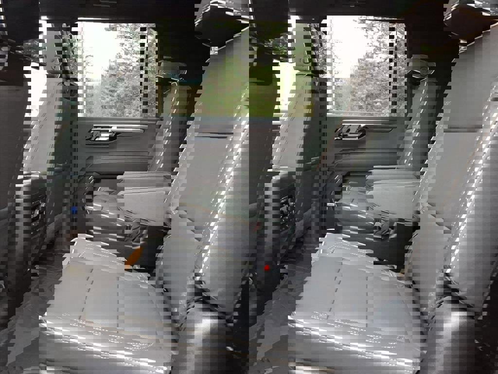 New 2026 Chevrolet Suburban Premier image 17