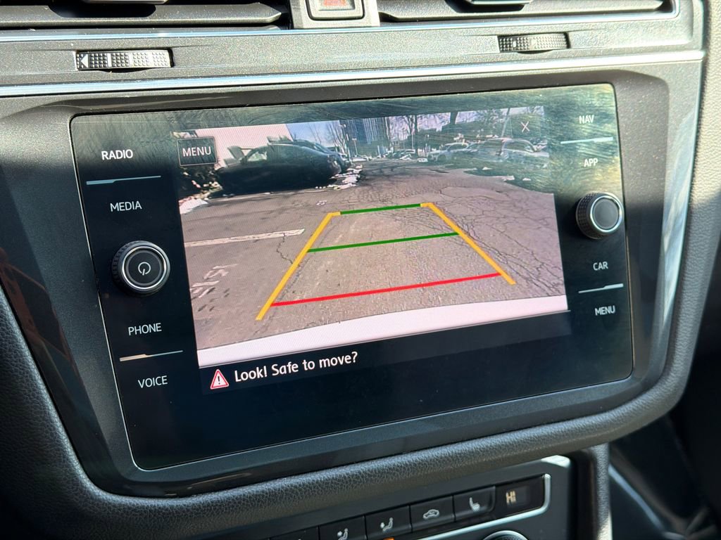 Used 2018 Volkswagen Tiguan SEL w/ R-Line Package image 27