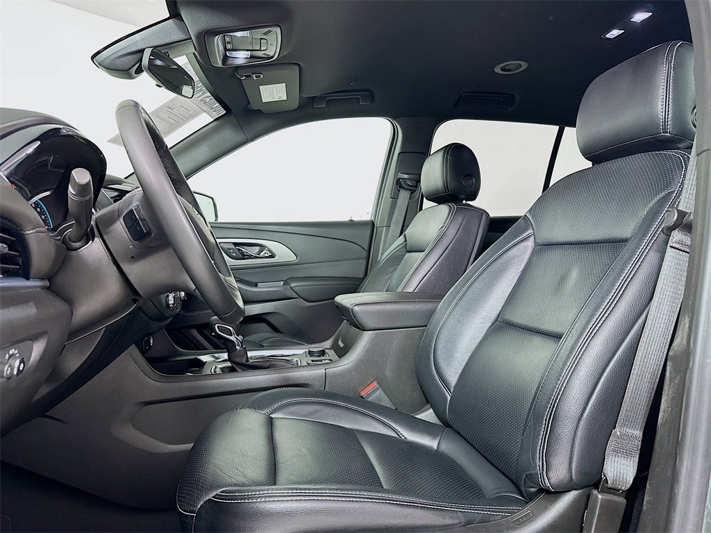 Used 2023 Chevrolet Traverse LT image 13
