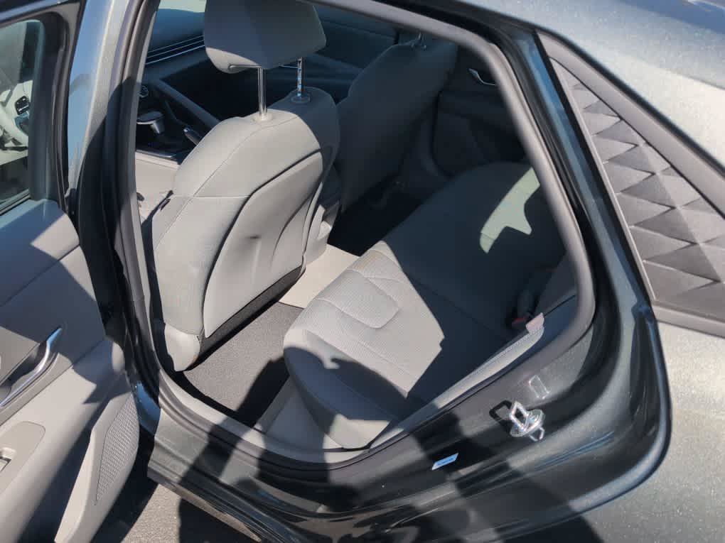 New 2026 Hyundai Elantra SE FWD image 23