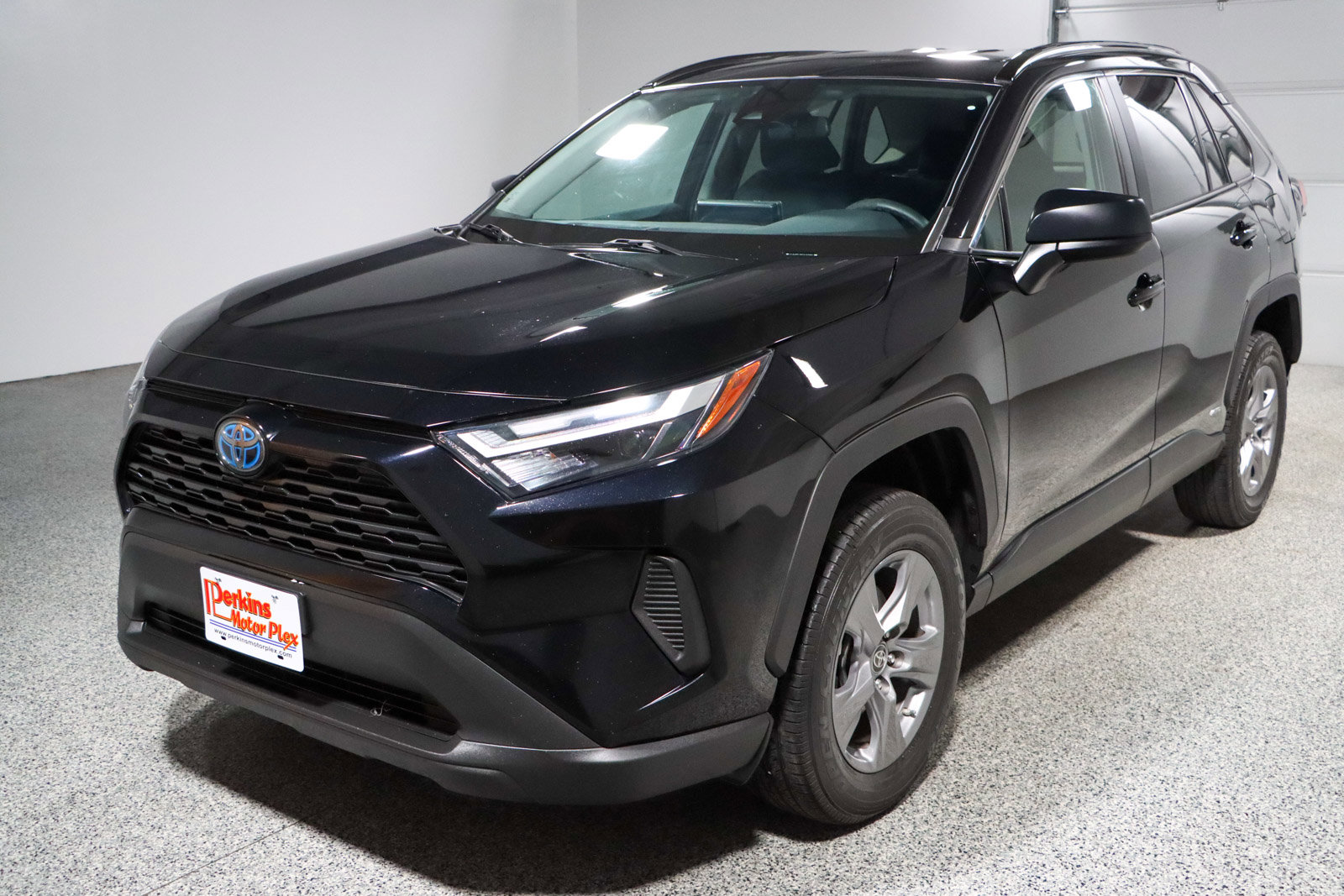 Used 2023 Toyota RAV4 LE AWD/4WD image 30