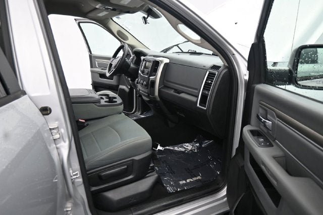Used 2019 RAM 1500 Classic SLT AWD/4WD image 14