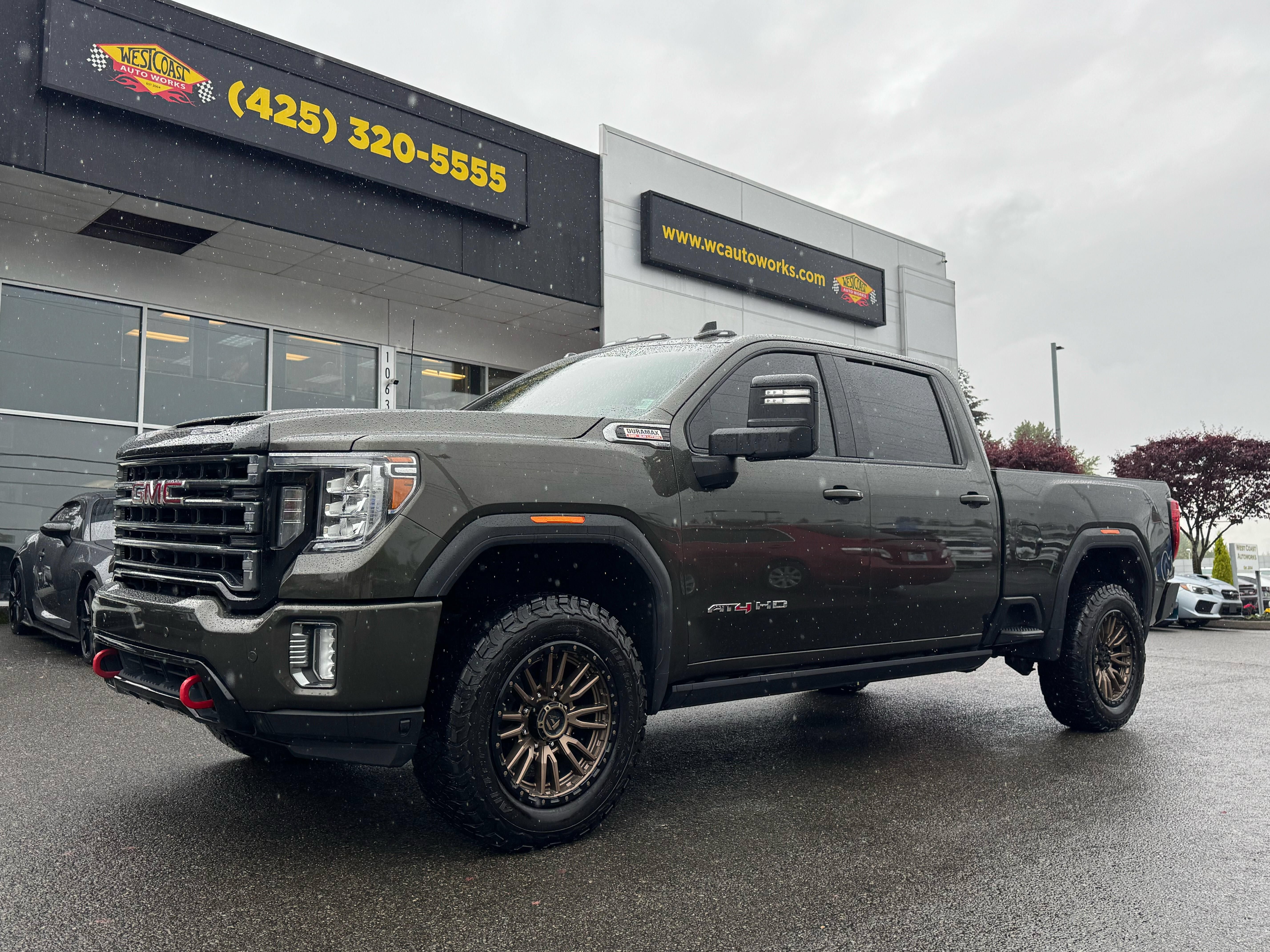 Used 2022 GMC Sierra 2500 AT4 w/ AT4 Preferred Package AWD/4WD image 2