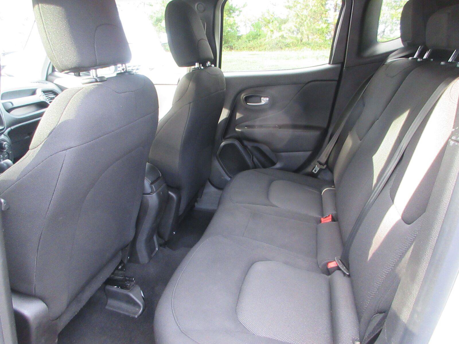 Used 2022 Jeep Renegade Sport w/ Sport Appearance Group FWD image 17
