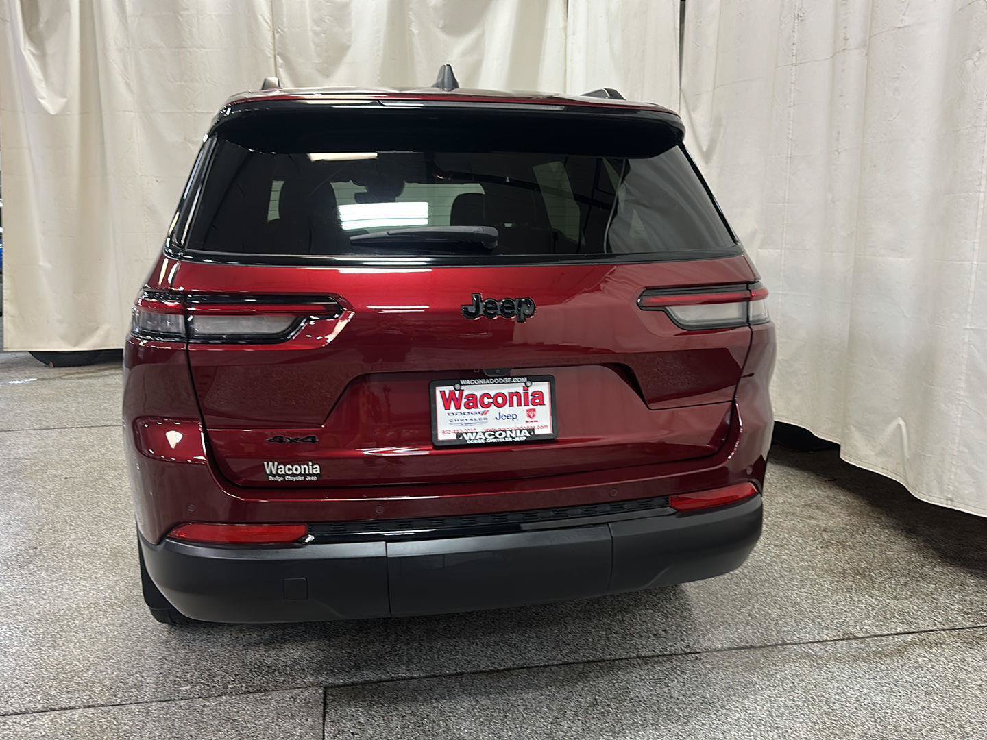 Used 2023 Jeep Grand Cherokee L Laredo AWD/4WD image 4