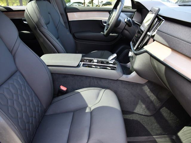 Used 2025 Volvo XC90 T8 Plus w/ Protection Package Premier AWD/4WD image 28