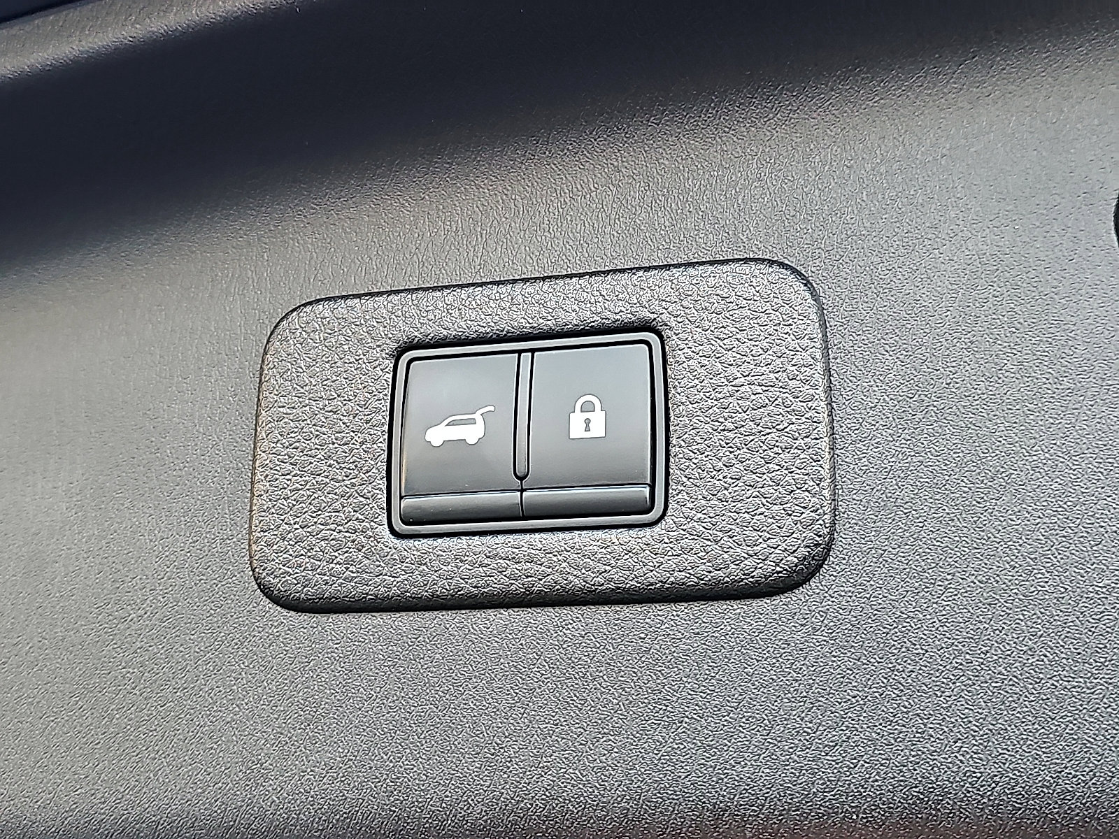 Certified 2022 Nissan Armada Platinum w/ Captain's Chairs Package image 38