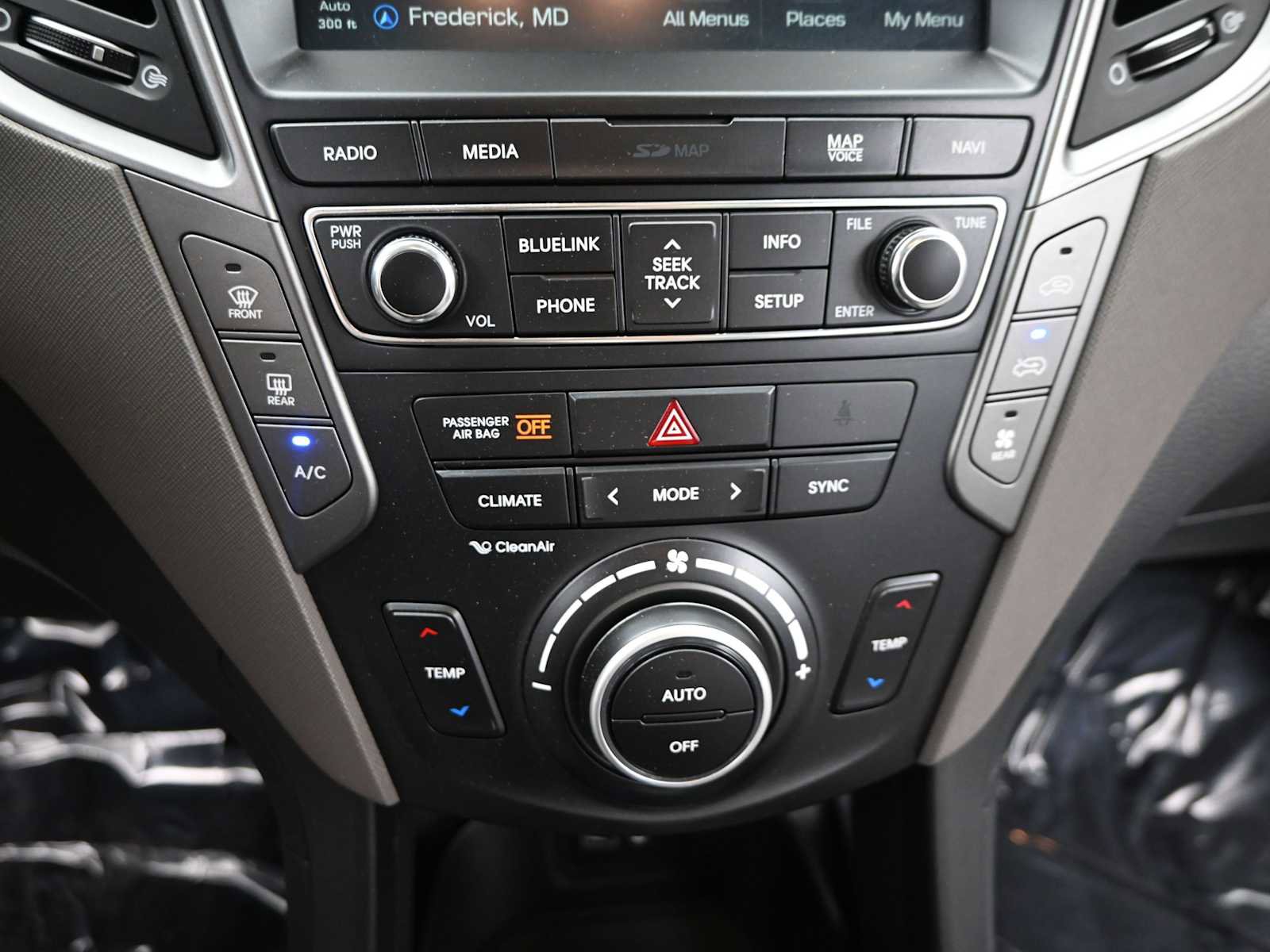 Used 2017 Hyundai Santa Fe Limited AWD/4WD image 19