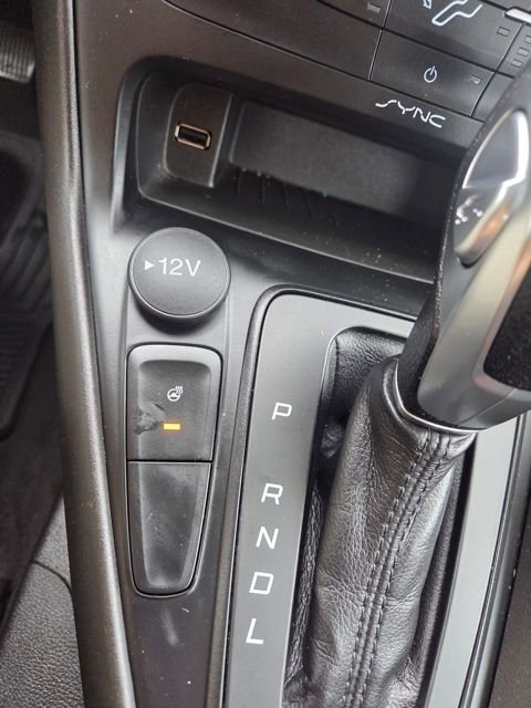 Used 2018 Ford Focus SE w/ Cold Weather Package image 12