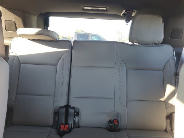 Used 2024 GMC Yukon SLT w/ SLT Luxury Package image 11