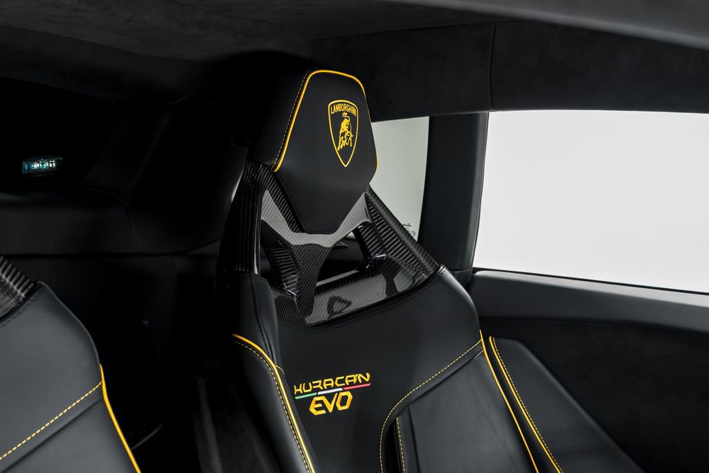 Used 2023 Lamborghini Huracan EVO image 35