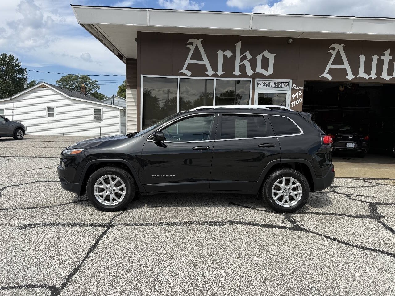 Used 2015 Jeep Cherokee Latitude AWD/4WD image 6