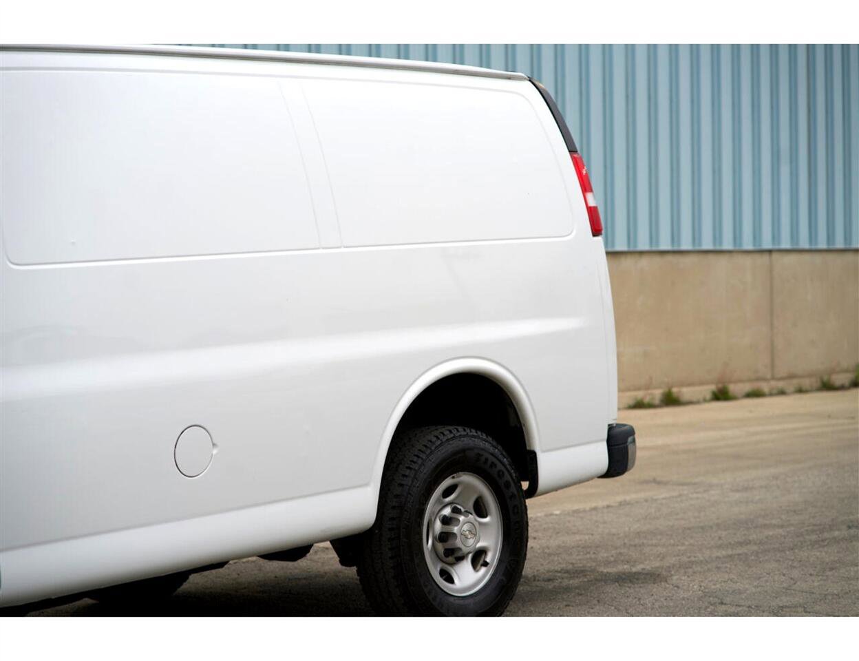 Used 2019 Chevrolet Express 2500 w/ Driver Convenience Package image 15