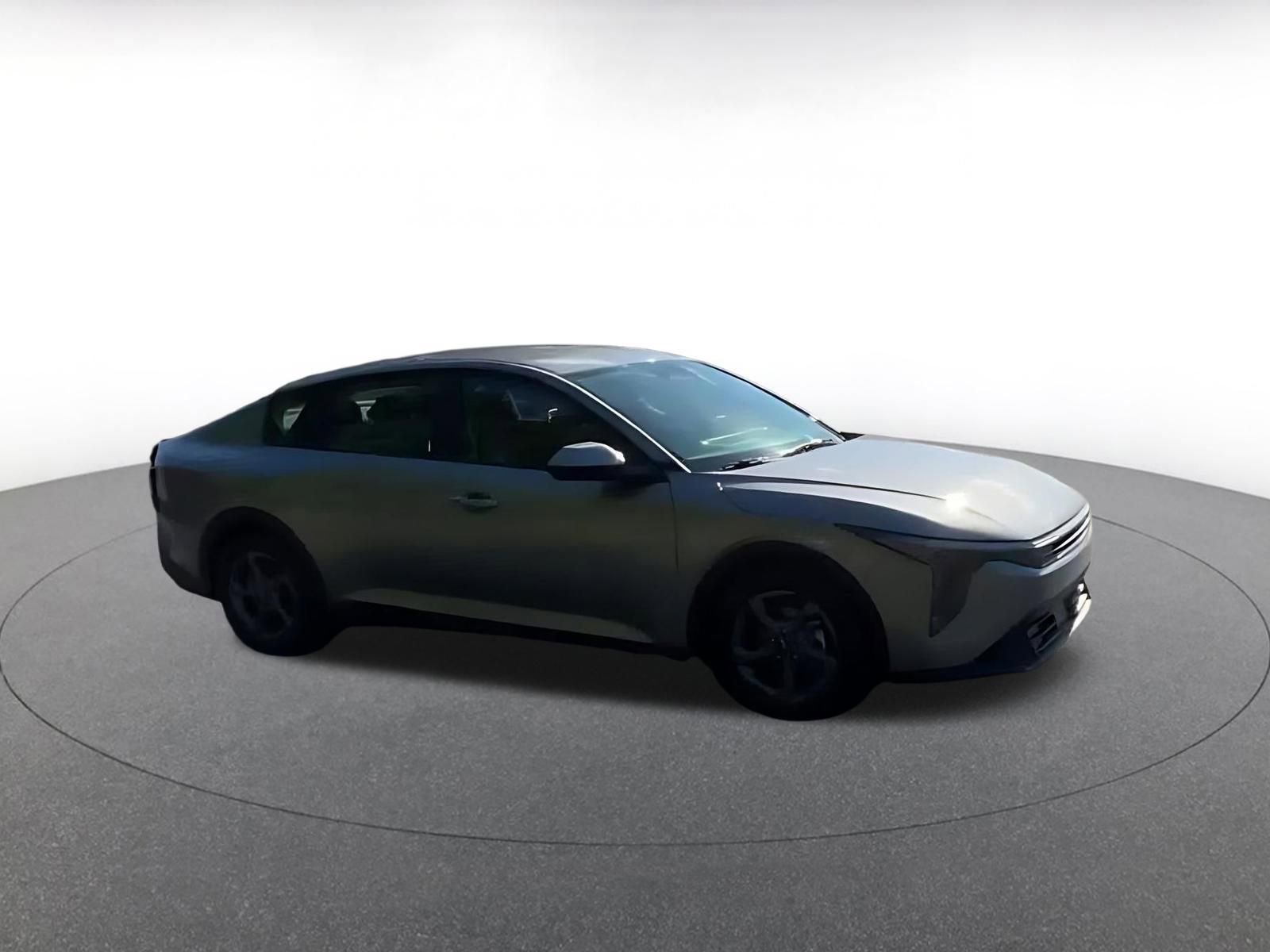 Used 2025 Kia K4 FWD image 2