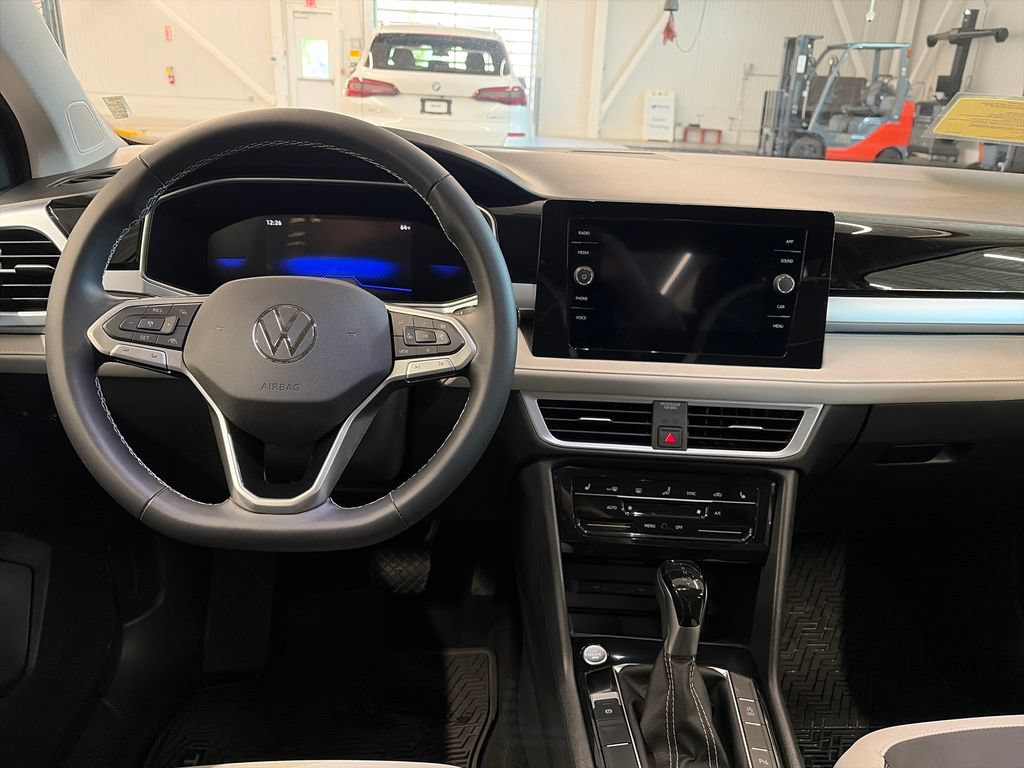 Certified 2025 Volkswagen Taos SE w/ Panoramic Sunroof Package AWD/4WD image 12