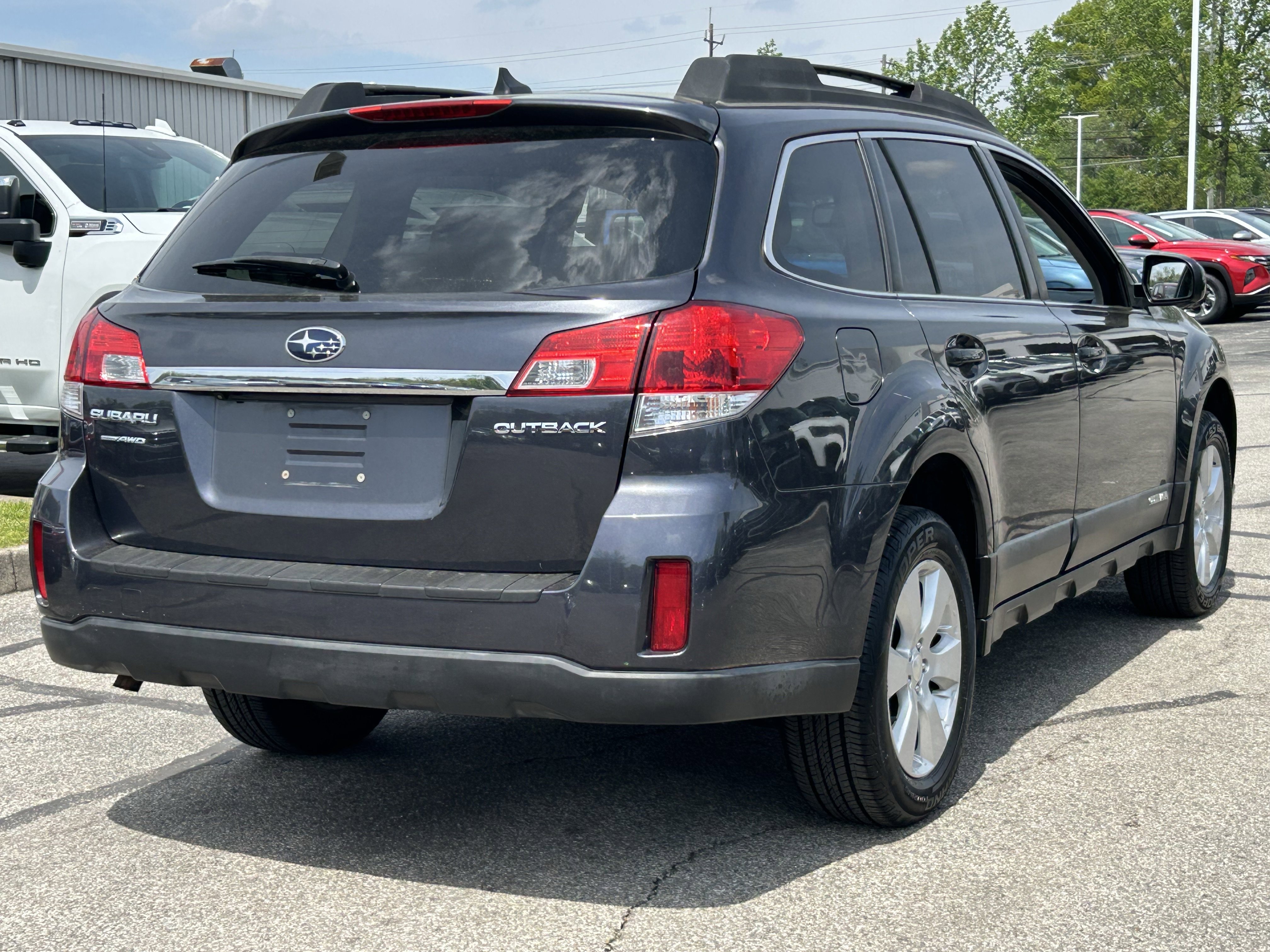 Used 2011 Subaru Outback 2.5i Limited AWD/4WD image 7