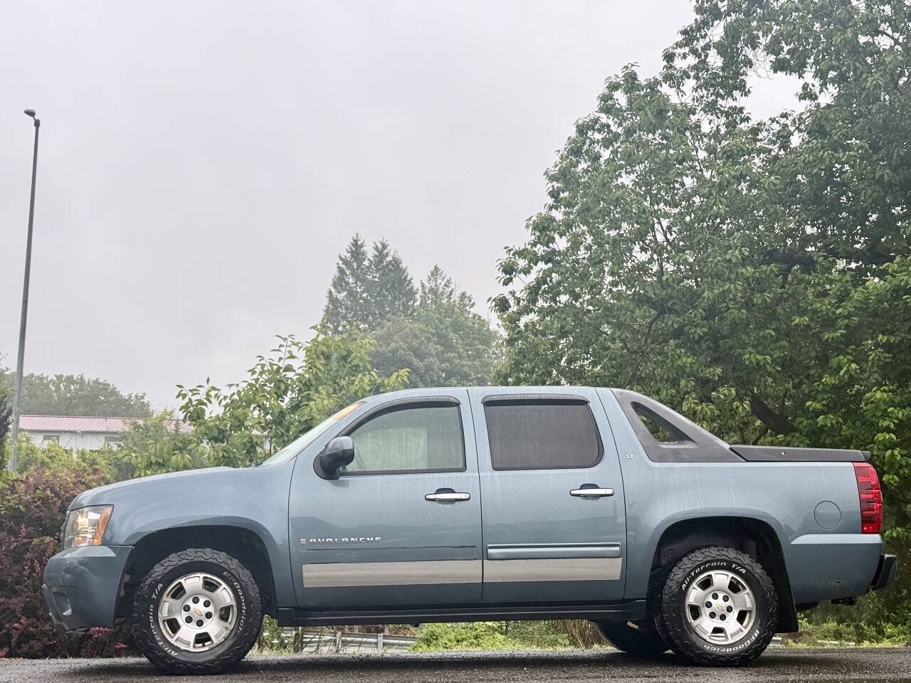 Used 2009 Chevrolet Avalanche LS AWD/4WD image 3