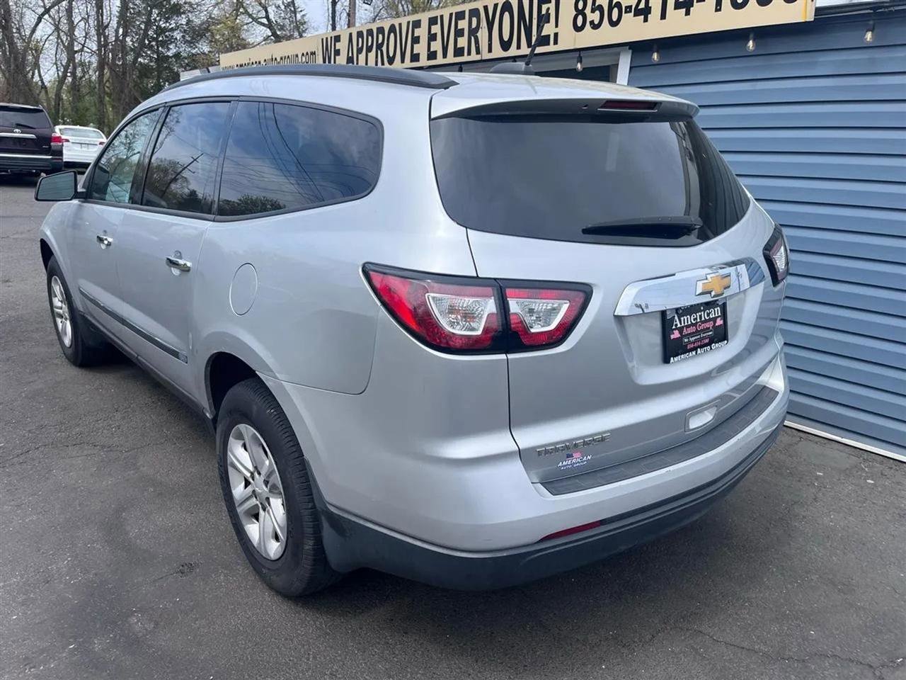 Used 2017 Chevrolet Traverse LS FWD image 4