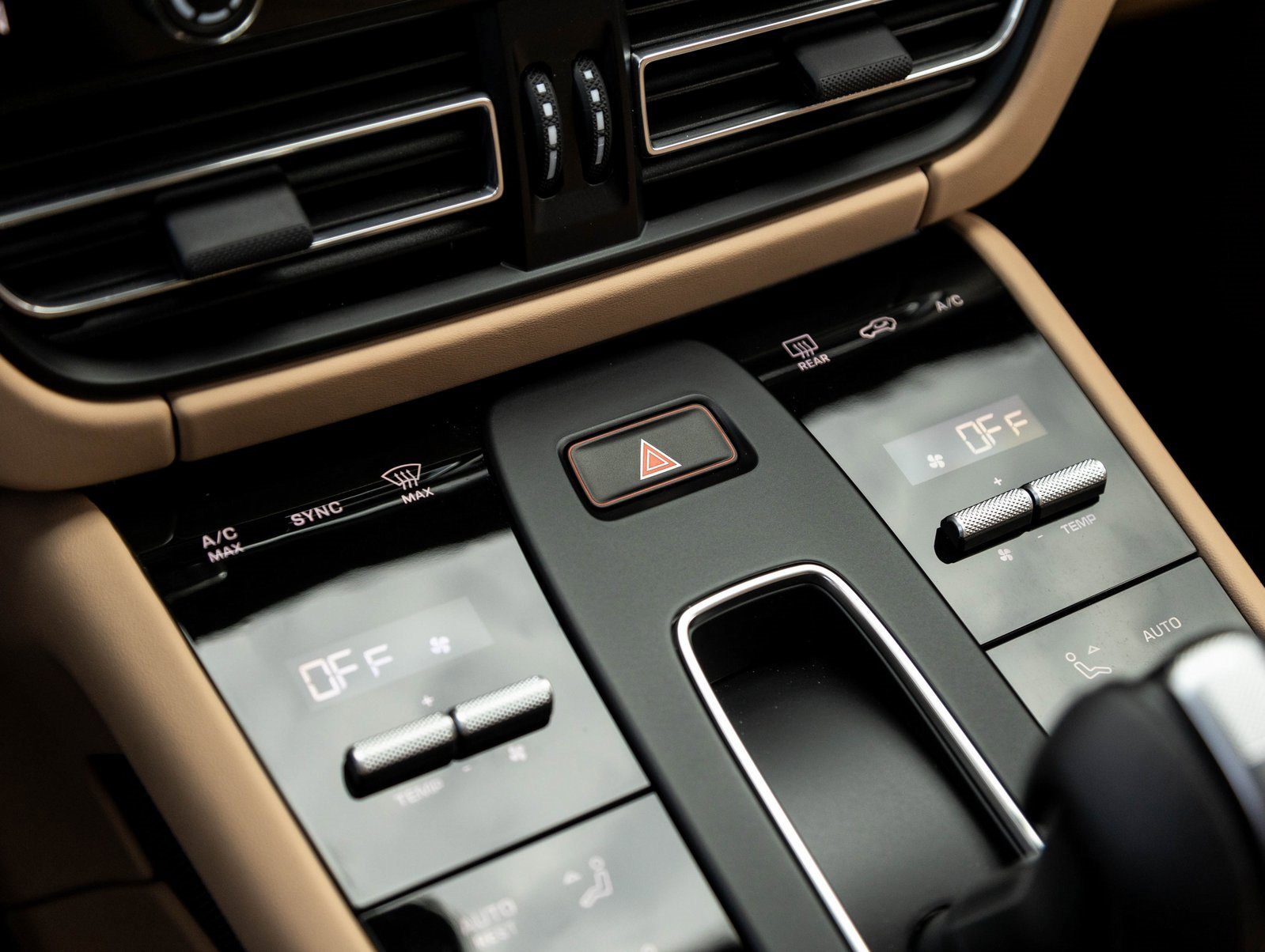 Used 2025 Porsche Macan image 26