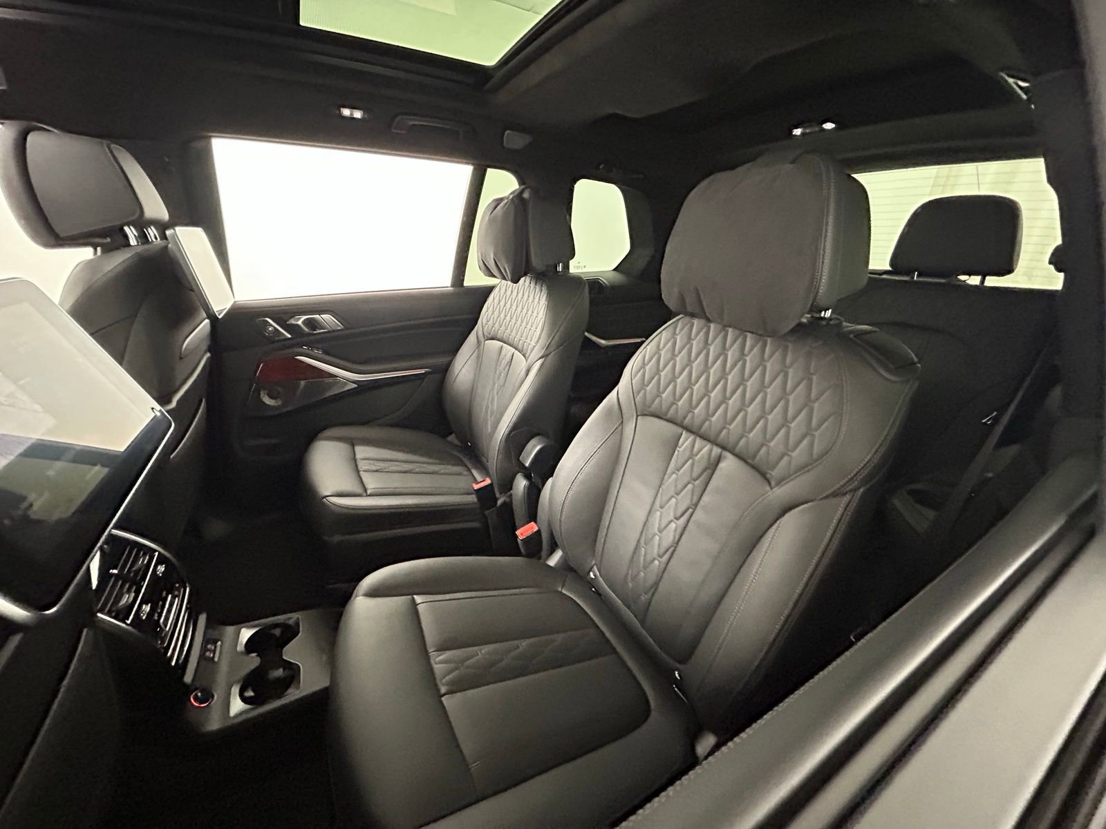 Used 2022 BMW ALPINA XB7 image 34